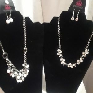 2 Paparazzi Necklaces w/Earrings.